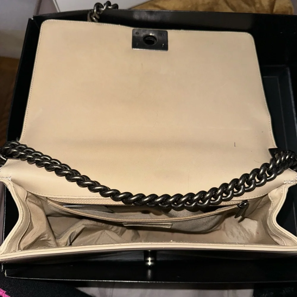 CHANEL BOY PATENT LEATHER CROSSBODY BAG - Picture 8 of 15